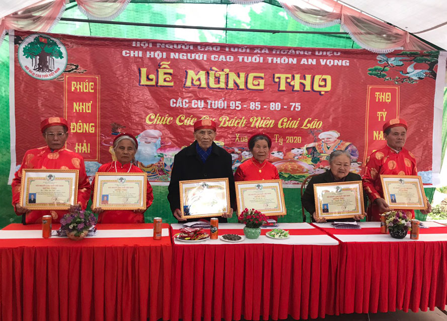 Mừng thọ là một trong những hoạt dộng tâm linh trong truyền thống Hương Hỏa của Việt Nam