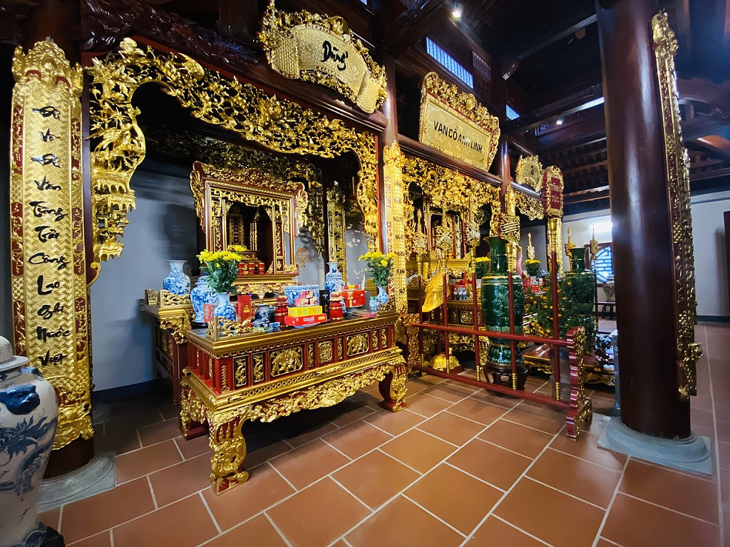 Ban thờ trong nhà thờ họ Trương Việt Nam